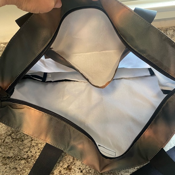 Victoria's Secret Pink Ombre Tie Dye 21" Tote Weekender Bag Black Brown NWT - Picture 4 of 7